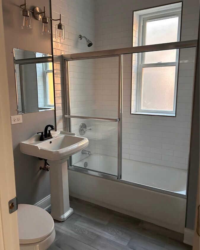 Foto del edificio - 2427 N Lowell Ave