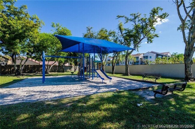 Foto del edificio - 6635 NW 173rd Ln