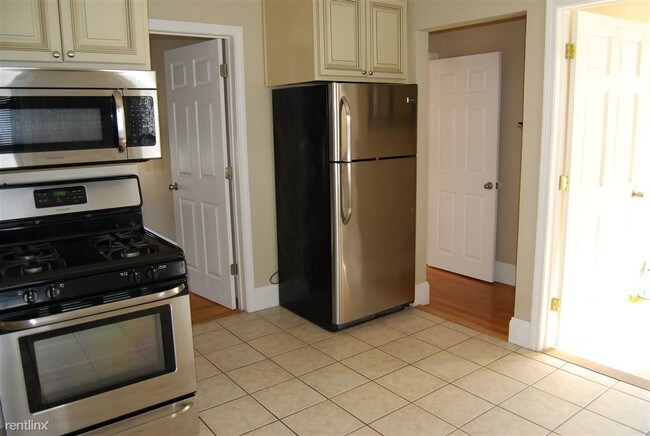 Building Photo - 180 Lebanon St