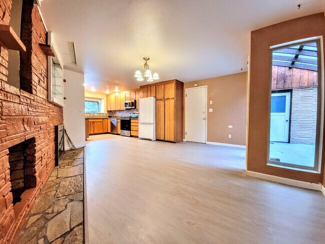 Building Photo - Fantastic 4bed 2bath Home in Desirable Eas...
