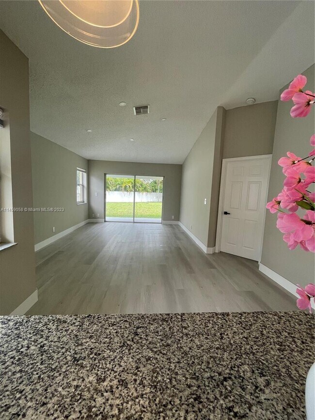 Foto del edificio - 14851 SW 70th Pl
