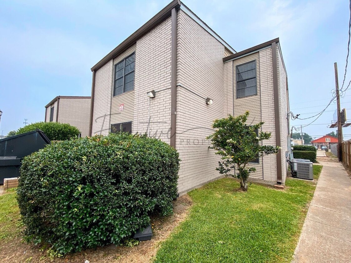 Primary Photo - Willows Apartments