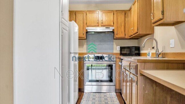 Building Photo - 13957 NE 60th Way