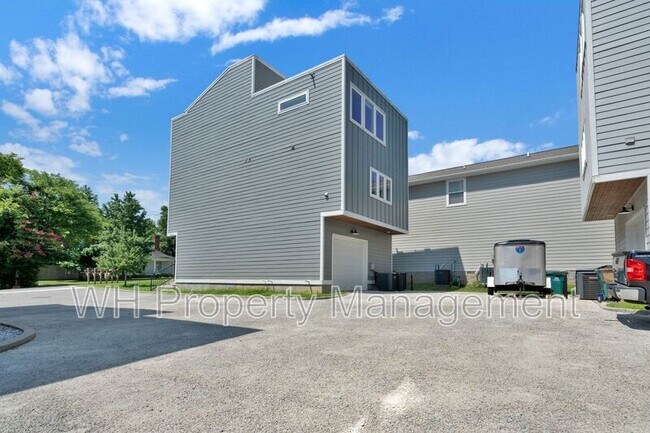 Building Photo - 1021A Elvira Ave