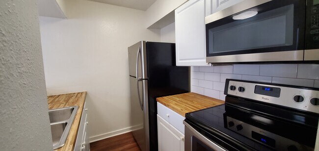 Building Photo - 200 E Courtland Pl