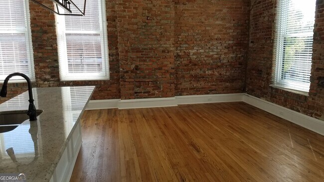 Foto del edificio - 119 W Jackson St