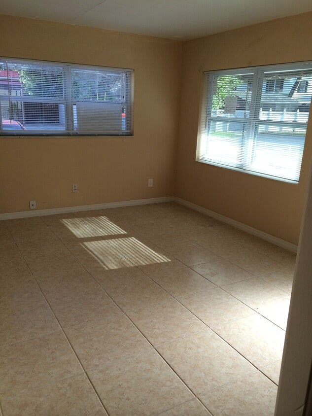 Foto principal - 914C Portage Street