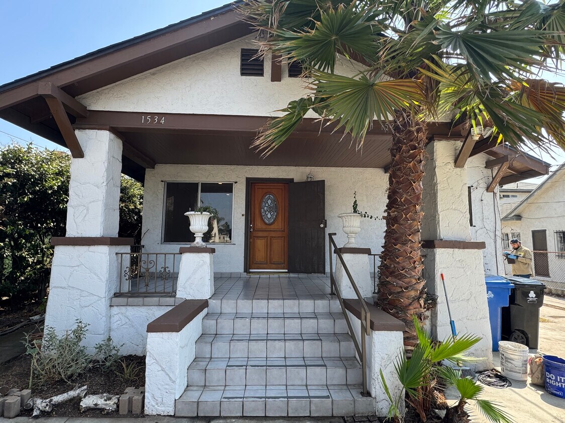 Foto principal - 1536 North Mariposa Avenue