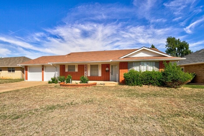 Photo - 3 Bed 2 Bath in Midwest City! House