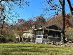Building Photo - 1250 Whitetail Ln