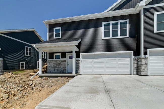 Foto del edificio - 2996 Blue Grass Dr