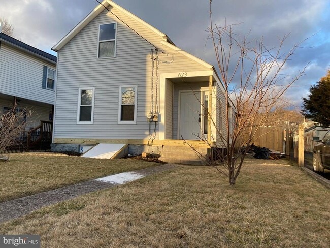 Building Photo - 623 Columbia Ave