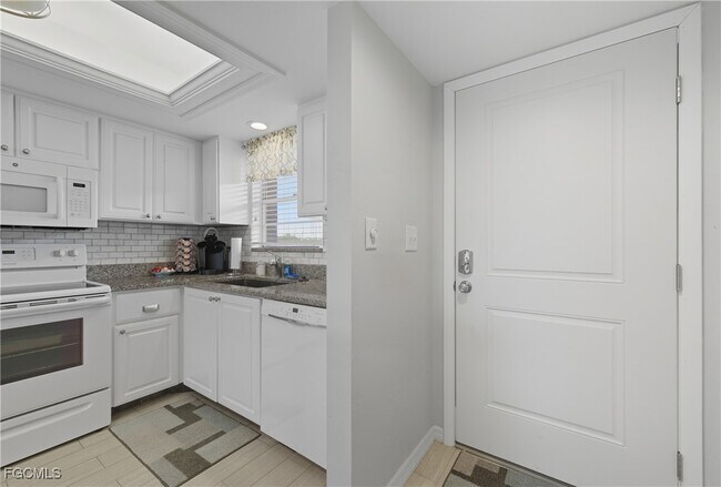 Foto del edificio - 16881 Davis Rd