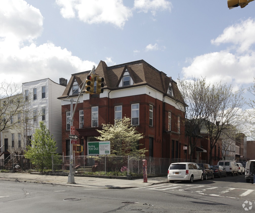 Primary Photo - 1002 Bushwick Ave