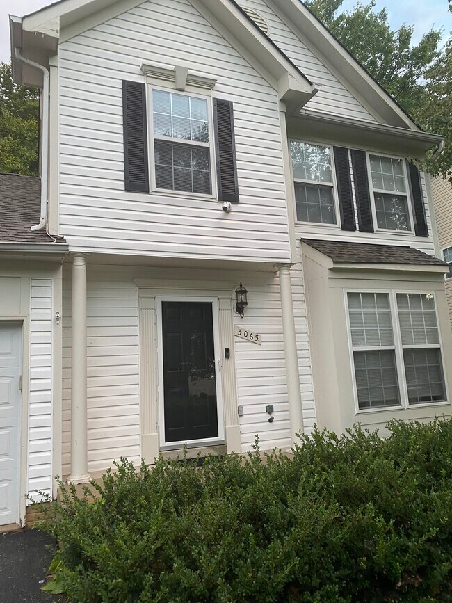 Building Photo - 3063 Lake Hill Ct