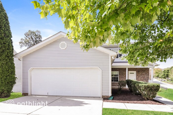 Foto principal - 4607 Camden Ridge Drive, Greensboro, NC, 2...