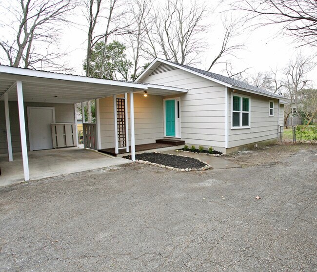 Building Photo - 2633 W 49th St