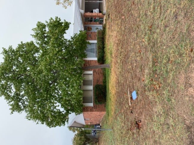 Building Photo - 1823 Greenwood Ln