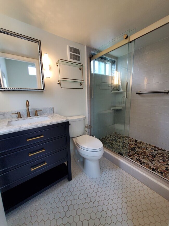 Foto del edificio - Well Maintained 1 Bedroom in Banana Belt a...