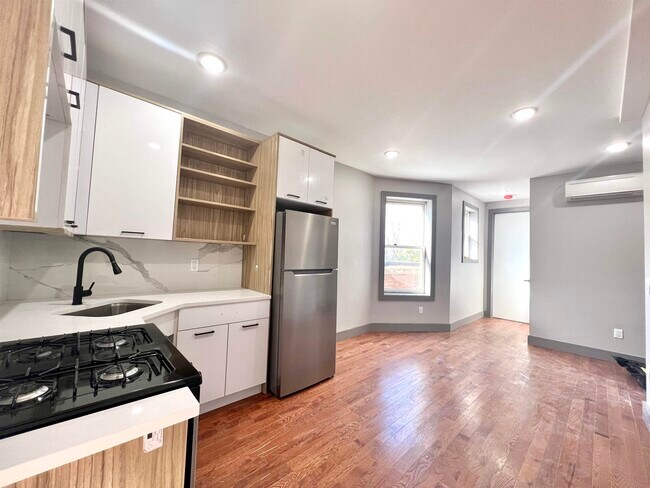 Building Photo - 39 Van Wagenen Ave