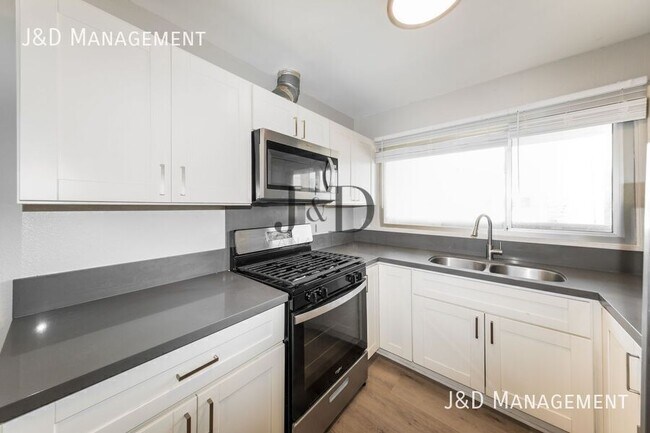 Foto del edificio - 6245 Stanley Ave