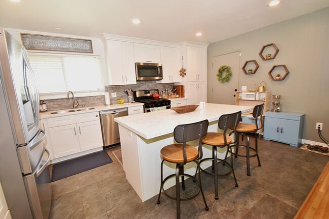 Foto del edificio - Three Bed Home w/Yard in Rolling Hills Area of Fullerton