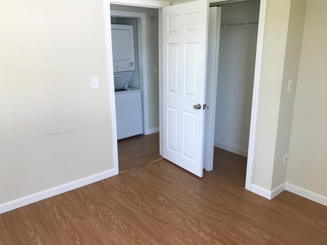 Washer & Dryer in unit - 539 Admiral St