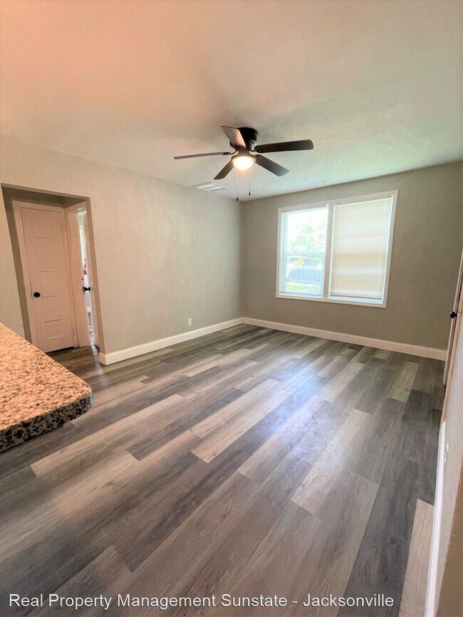 Foto del edificio - 3 br, 1 bath House - 2974 Burke St