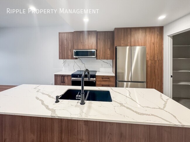 Building Photo - BRAND NEW 1 BED, 1 BATHS LOWER SUITE | COMMUNITY OF COUGAR RIDGE