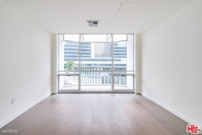 Building Photo - 2025 Avenue of the Stars