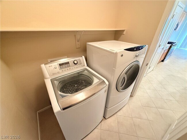 Building Photo - 2501 Solera Sky Dr