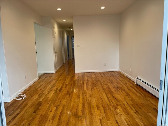 Foto del edificio - 43-21 212th St