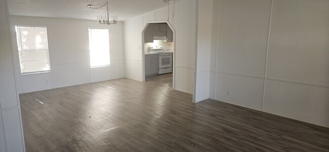 Foto del edificio - 2541 Holly Hill Grove Rd 1