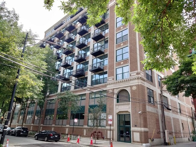 Building Photo - 221 E Cullerton St