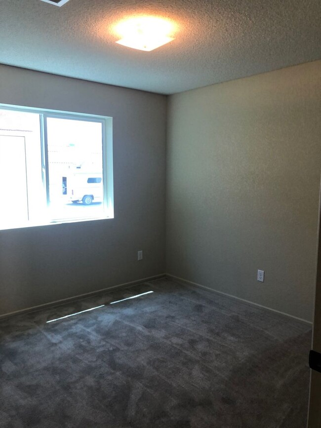 Building Photo - 3 Bedroom Condo in Desert Sky!