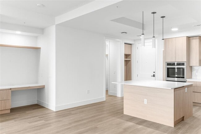 Building Photo - 2311 Westheimer Rd