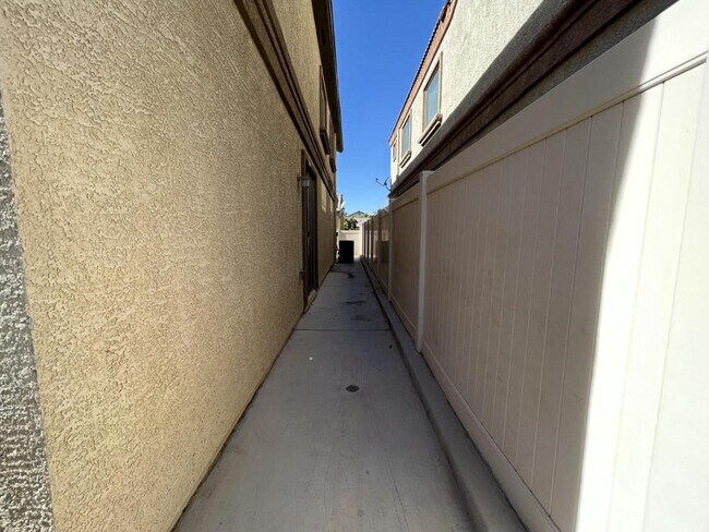 Foto del edificio - 3544 Faded Moon Ct