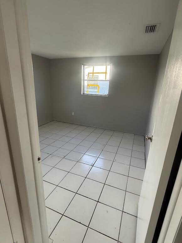 Foto del edificio - 3215 Bright Dr