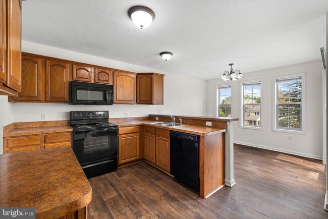 Building Photo - 34 Shady Tree Ct