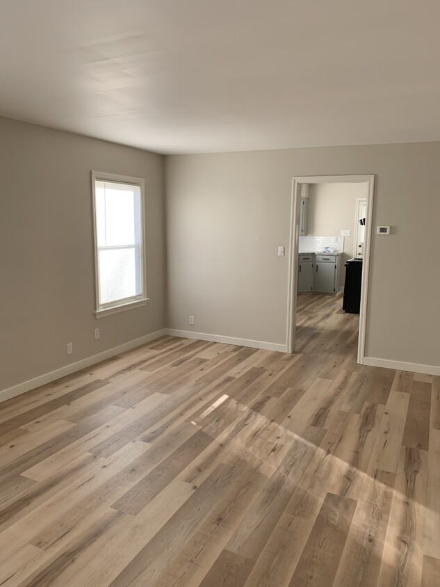 Living Room - 415 Clayton Ave
