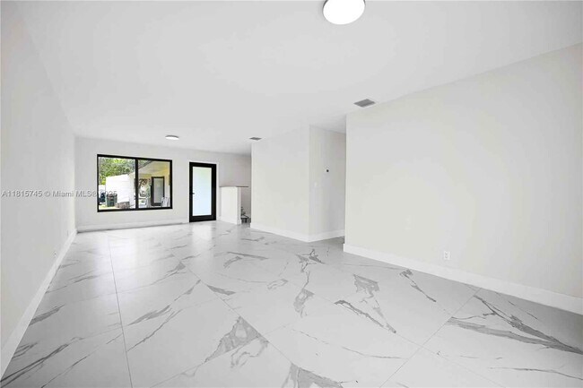 Foto del edificio - 100 SW 7th St