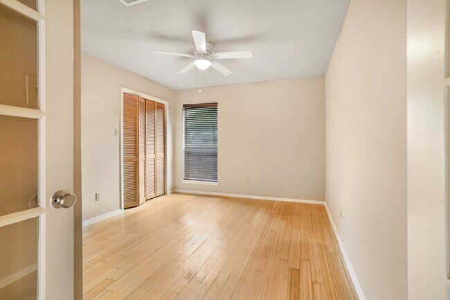 Foto del edificio - 3203 Silver Falls Dr