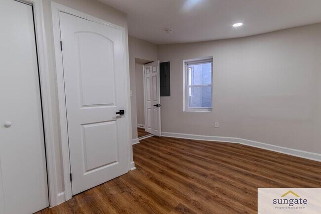 Building Photo - 1445 William St, Unit 2