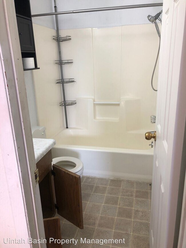 Building Photo - 822 W 400 S