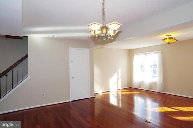 Foto del edificio - 4492 Ruggles Ct