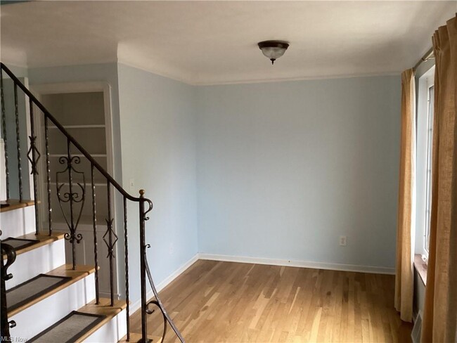 Foto del edificio - 22650 Lake Rd