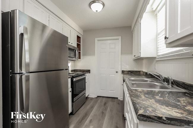 Building Photo - 1831 Palamino Dr