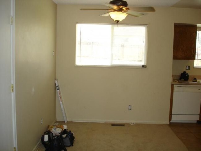 Building Photo - 3 Bed 1 Bath Near Peterson Rd