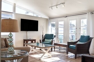 Building Photo - 207 Rossmore Dr