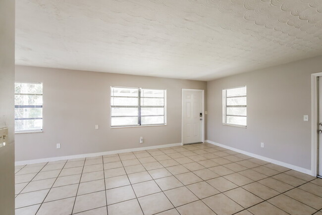 Foto del edificio - 1110 NW 7th Terrace